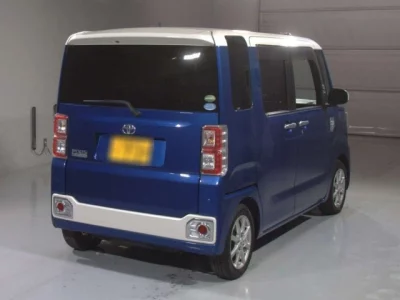 Toyota PIXIS MEGA  с аукциона в Японии