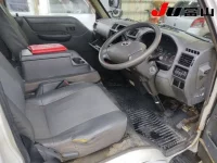 Mazda BONGO VAN лот № 1036 оценка 3.5  с аукциона в Японии 5