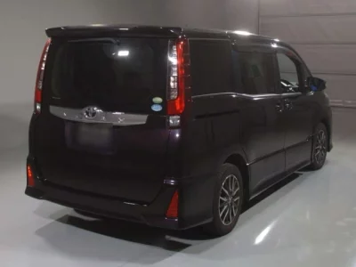 Toyota NOAH  с аукциона в Японии