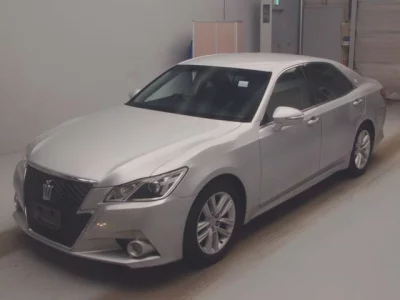 Toyota CROWN  с аукциона в Японии