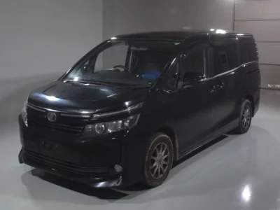 Toyota VOXY  с аукциона в Японии