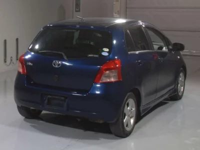 Toyota VITZ  с аукциона в Японии