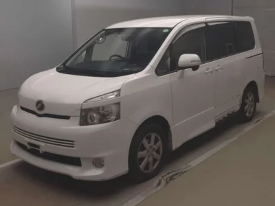 Toyota VOXY  с аукциона в Японии