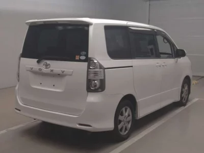 Toyota VOXY  с аукциона в Японии