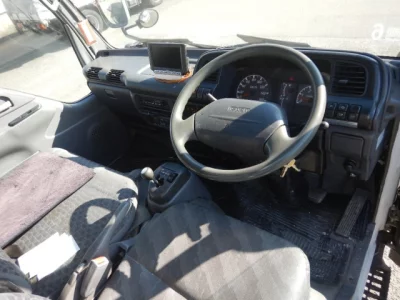 Isuzu ELF  с аукциона в Японии