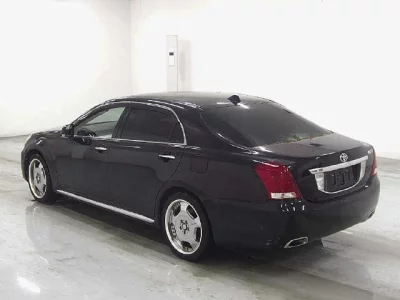 Toyota CROWN  с аукциона в Японии