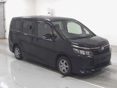 Toyota VOXY  с аукциона в Японии