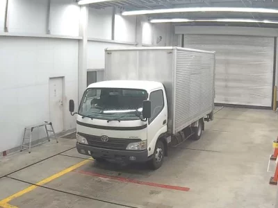 Toyota DYNA  с аукциона в Японии