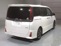 Toyota NOAH лот № 2226 оценка 4  с аукциона в Японии 1