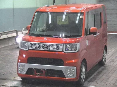 Toyota PIXIS MEGA  с аукциона в Японии