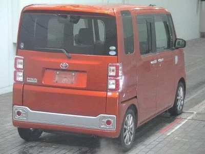 Toyota PIXIS MEGA  с аукциона в Японии