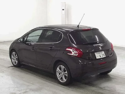 Peugeot 208  с аукциона в Японии