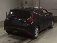 Toyota AQUA лот № 2252 оценка 3.5  с аукциона в Японии 1