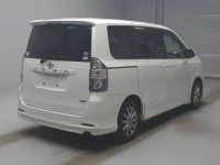 Toyota VOXY лот № 29072 оценка 3  с аукциона в Японии 1