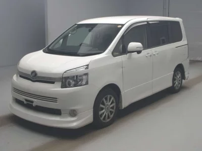 Toyota VOXY  с аукциона в Японии