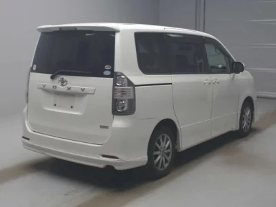 Toyota VOXY  с аукциона в Японии