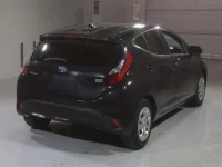 Toyota AQUA лот № 2260 оценка 4  с аукциона в Японии 1