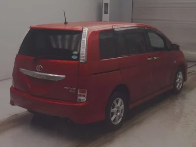 Toyota ISIS  с аукциона в Японии