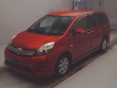 Toyota ISIS  с аукциона в Японии