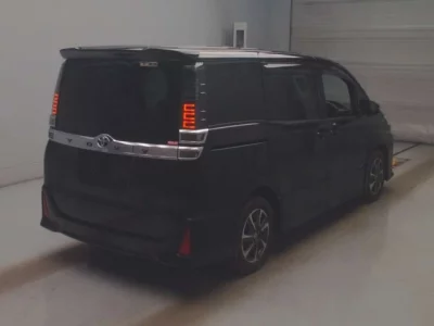 Toyota VOXY  с аукциона в Японии