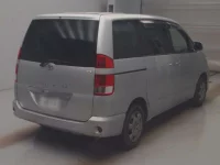 Toyota NOAH лот № 9055 оценка R  с аукциона в Японии 1