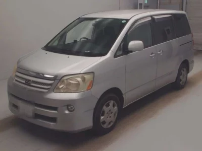 Toyota NOAH  с аукциона в Японии