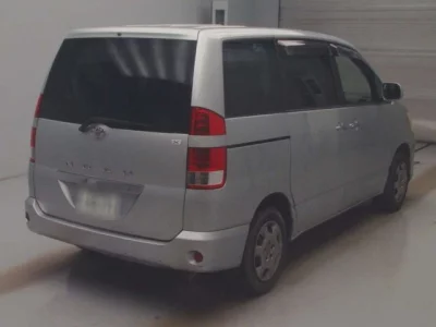 Toyota NOAH  с аукциона в Японии