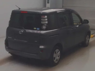 Toyota SIENTA  с аукциона в Японии