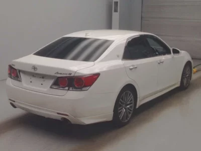 Toyota CROWN  с аукциона в Японии