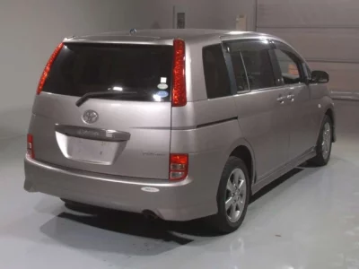 Toyota ISIS  с аукциона в Японии