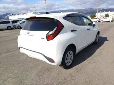 Toyota AQUA  с аукциона в Японии