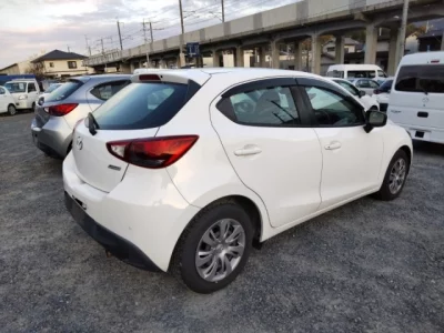Mazda DEMIO  с аукциона в Японии