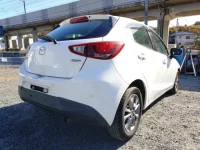 Mazda DEMIO лот № 8641 оценка 4  с аукциона в Японии 2