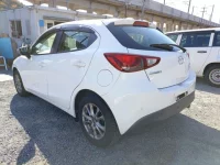 Mazda DEMIO лот № 8641 оценка 4  с аукциона в Японии 4