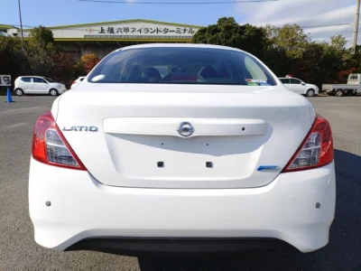 Nissan LATIO  с аукциона в Японии