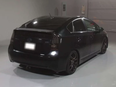 Toyota PRIUS  с аукциона в Японии
