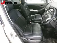 Toyota ISIS лот № 4 оценка R  с аукциона в Японии 4