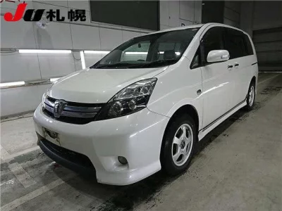 Toyota ISIS  с аукциона в Японии