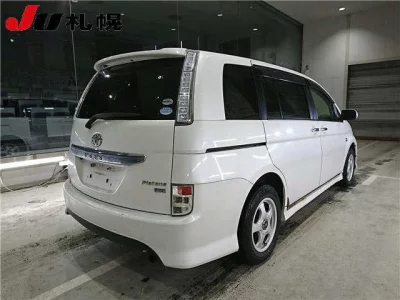 Toyota ISIS  с аукциона в Японии