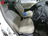 Toyota VITZ лот № 8 оценка 3  с аукциона в Японии 4