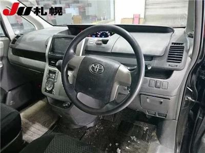 Toyota NOAH  с аукциона в Японии