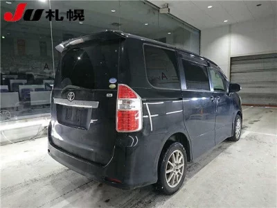 Toyota NOAH  с аукциона в Японии