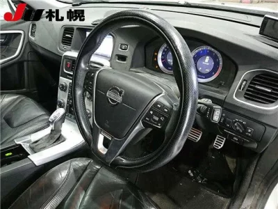 Volvo V60  с аукциона в Японии