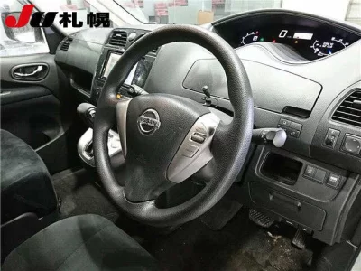 Nissan SERENA  с аукциона в Японии