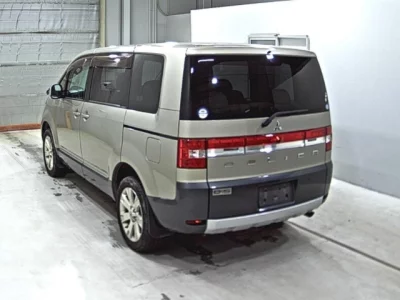 Mitsubishi DELICA D5