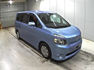 Toyota VOXY  с аукциона в Японии