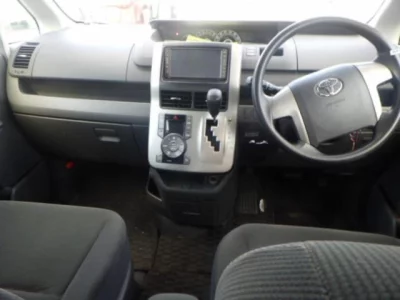 Toyota VOXY  с аукциона в Японии