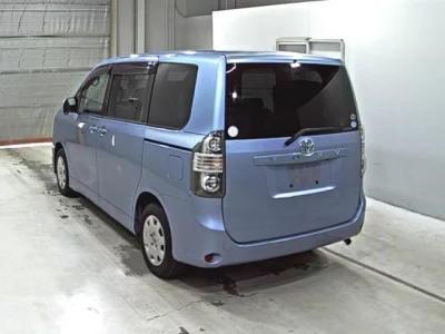 Toyota VOXY  с аукциона в Японии