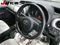 Toyota VITZ лот № 106 оценка R  с аукциона в Японии 2