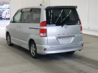 Toyota NOAH лот № 2124 оценка 4  с аукциона в Японии 1